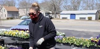 why you should shop at a local garden center