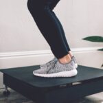 Woman_Doing_Squats_on_a_Vibration_Plate