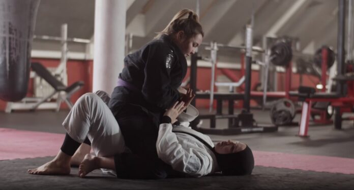 woman in jiu jitsu